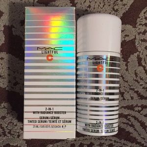 MAC LIGHTFUL C 2-In-1 with radiance booster